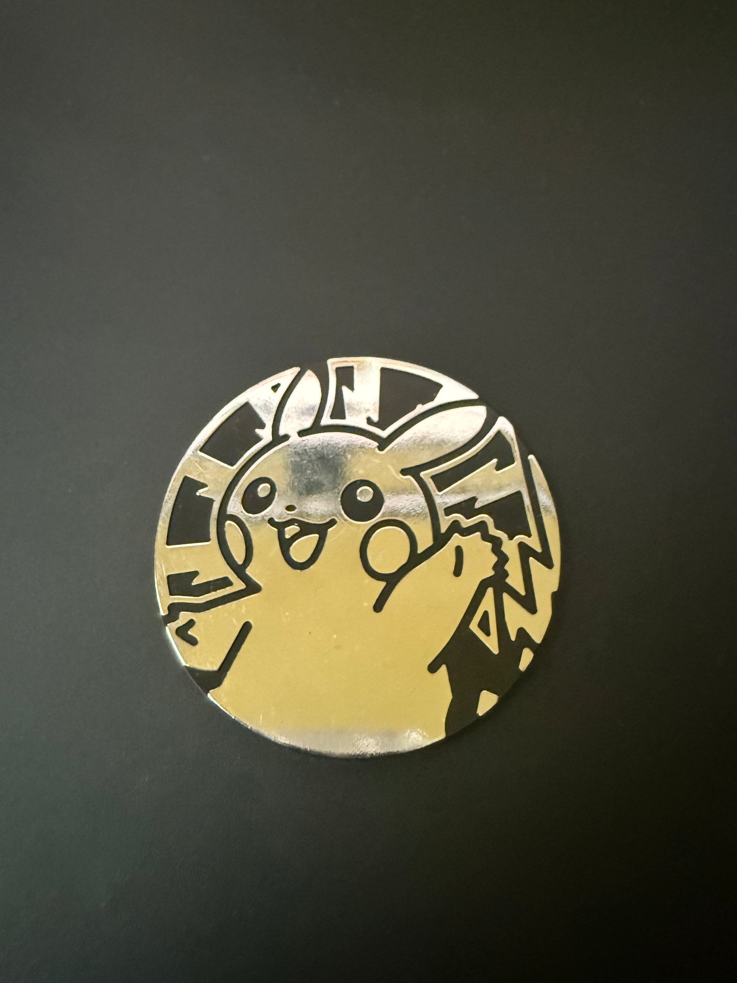 Jeton / Pièce Pokémon Pikachu de Face Saluant